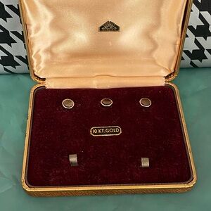 Solid 10k gold 3p/c round abalone cuff links. Marked: 10k in excellent condition